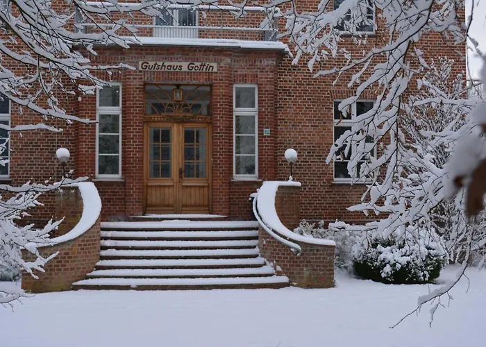 Gutshaus Gottin Gbr Villa Warnkenhagen (Rostock)